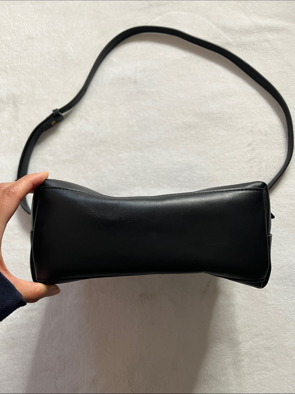 Zara Black Mini bucket bag with V stitch design - Picture 4 of 9